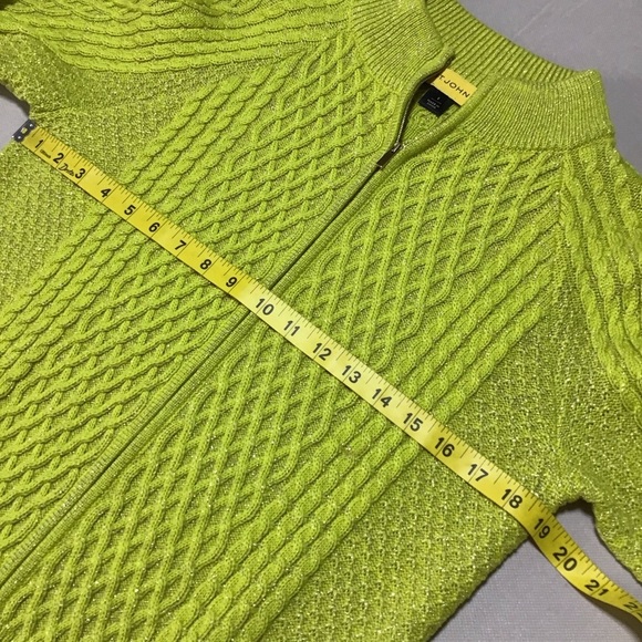 St. John Woman’s Green Zip-Up Sweater - Picture 10 of 10